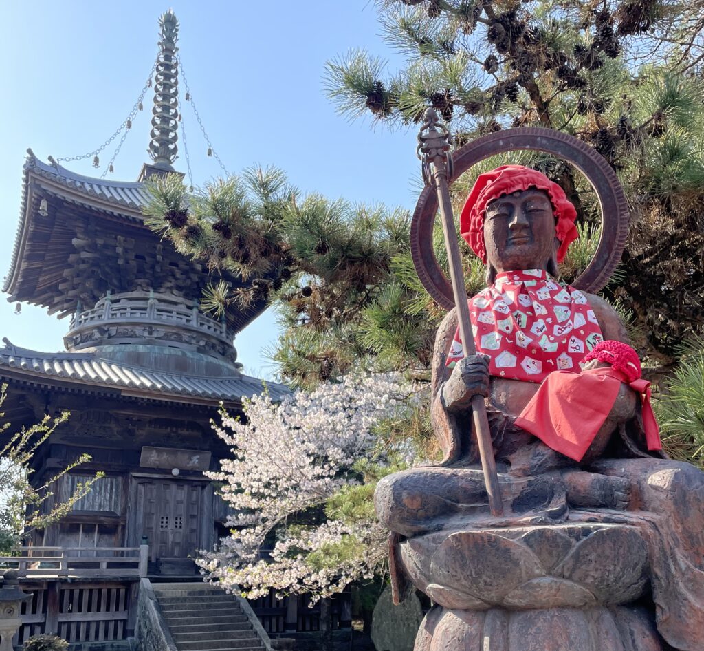 子安地蔵と多宝塔