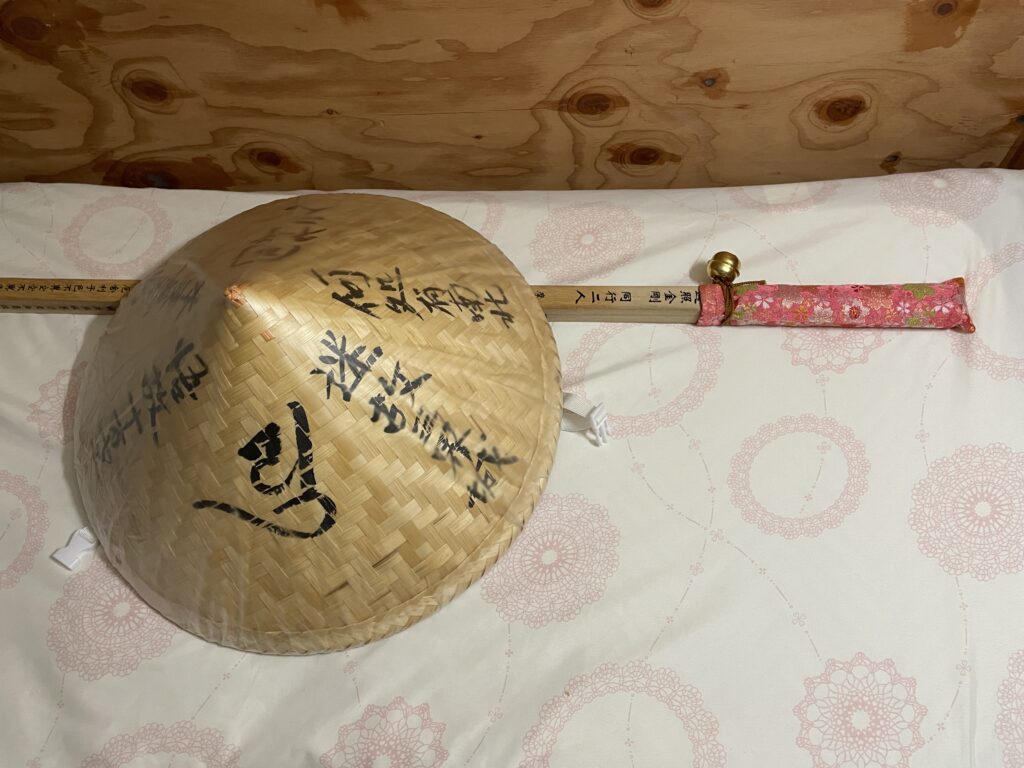 購入した金剛杖と菅笠