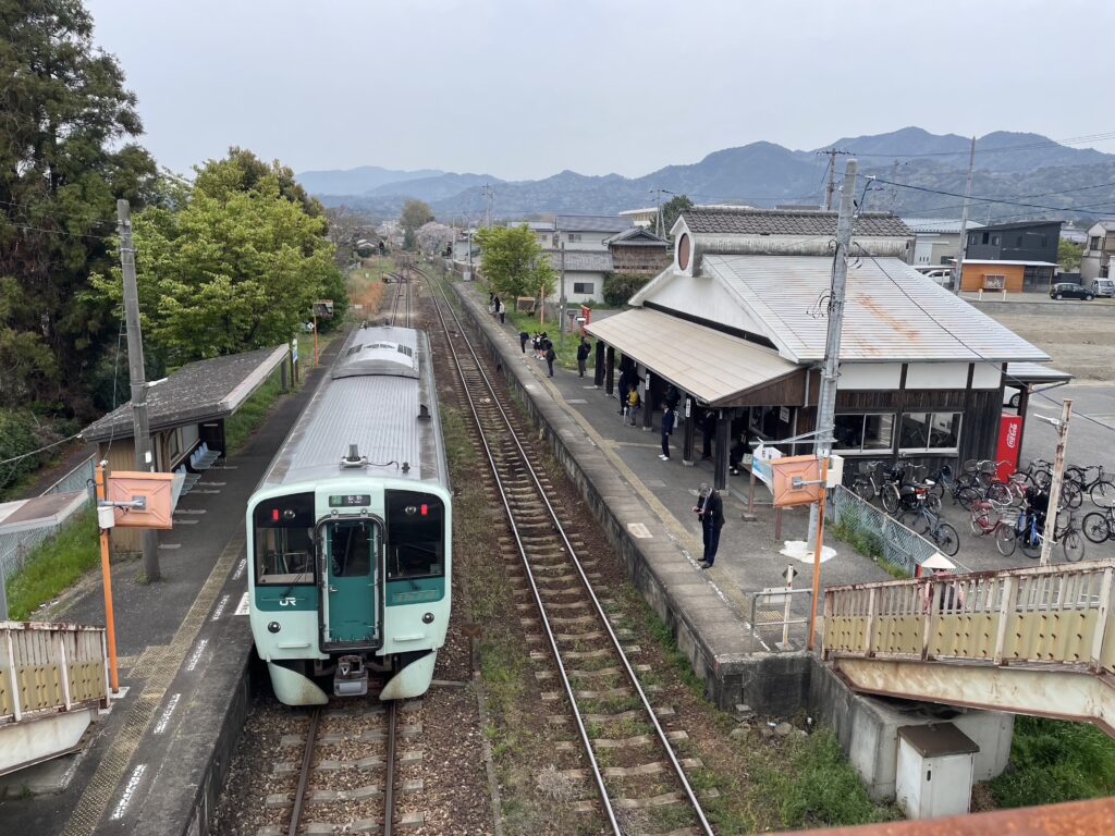 再び板東駅に降り立つ