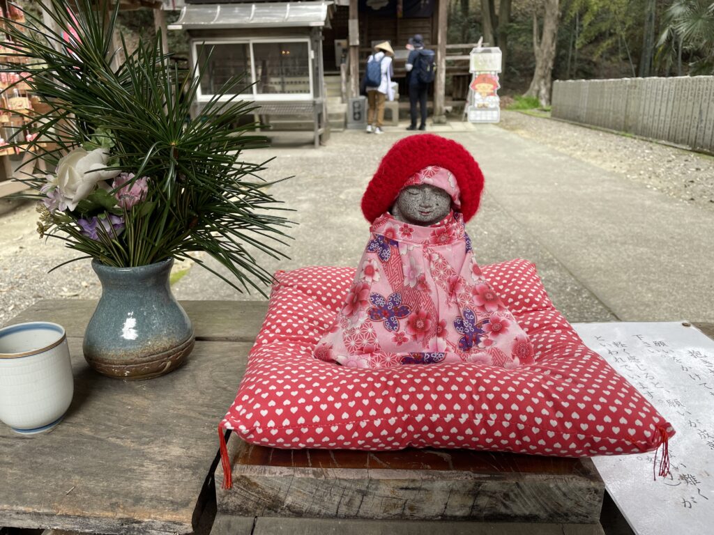 極楽寺の「抱き地蔵」