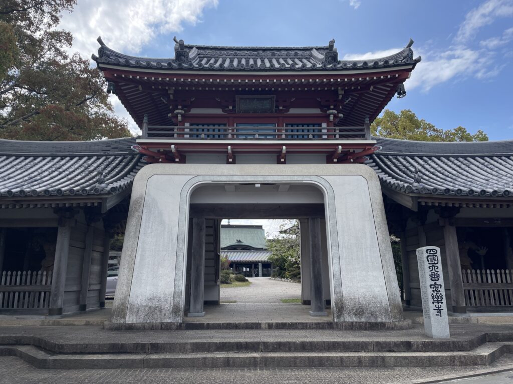 ６番札所・安楽寺の山門
