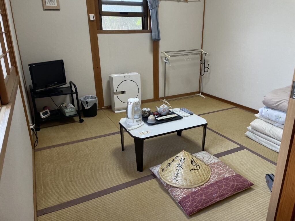 本日の「巣」。素朴な畳の部屋。