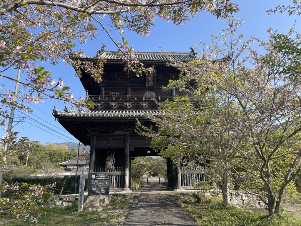 ８番札所・熊谷寺の山門