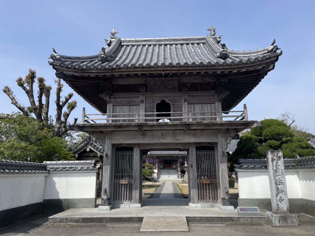 ９番札所・法輪寺の山門