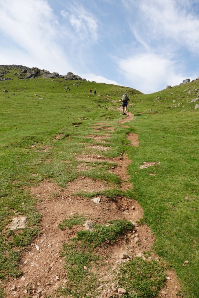 フランスの道・ピレネー山脈（峠越え一歩手前の地点）