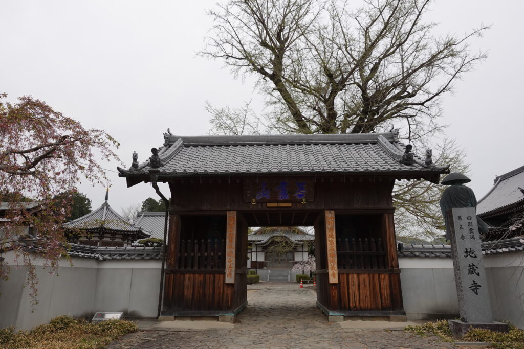 ５番札所・地蔵寺の山門