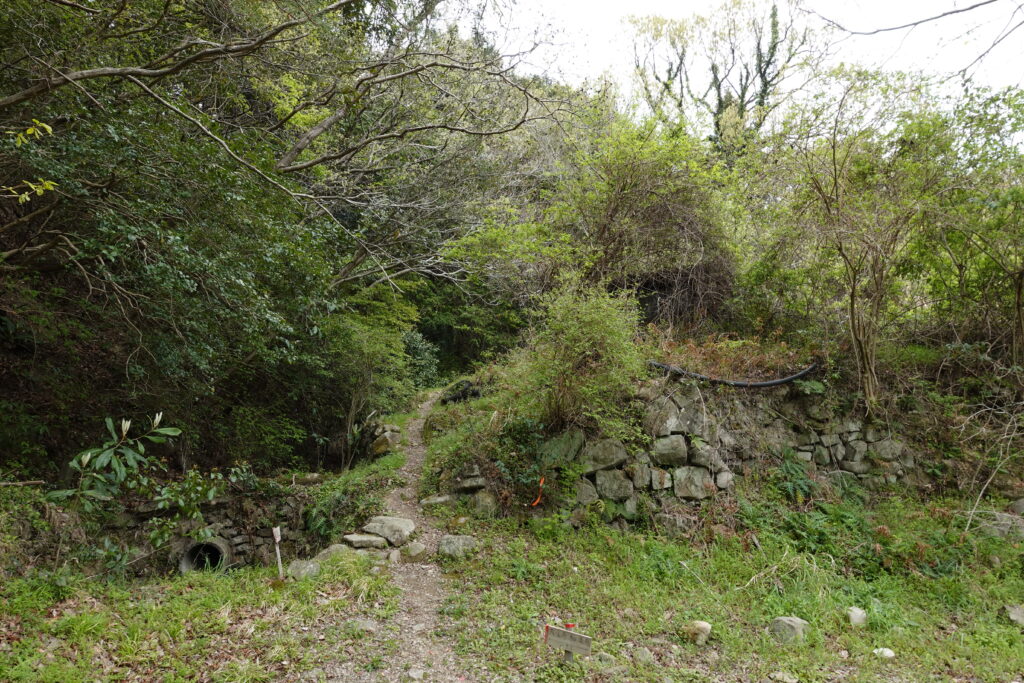 「観音道」麓側の入口