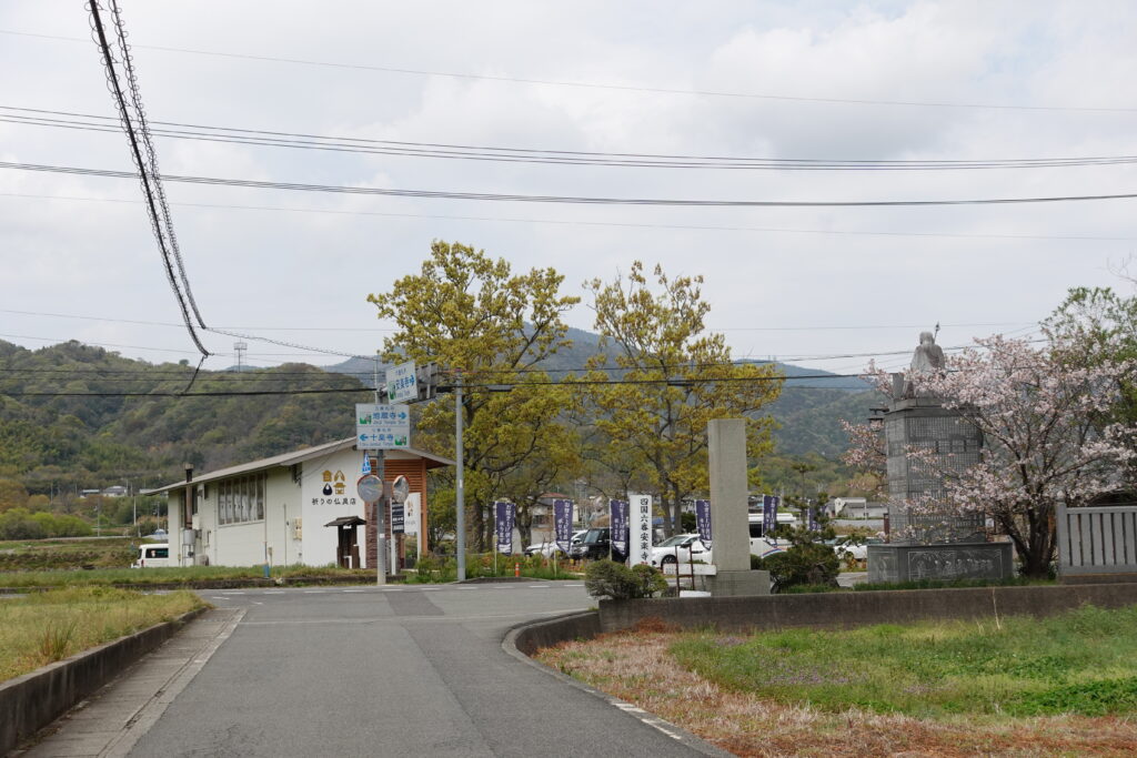 安楽寺の駐車場