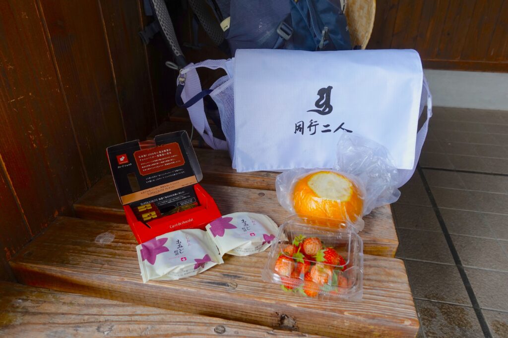 いただいたお菓子と果物たち