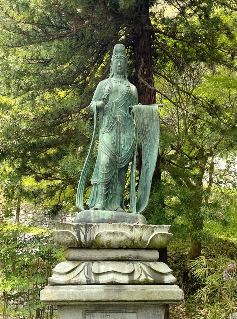 「はたきり観音」