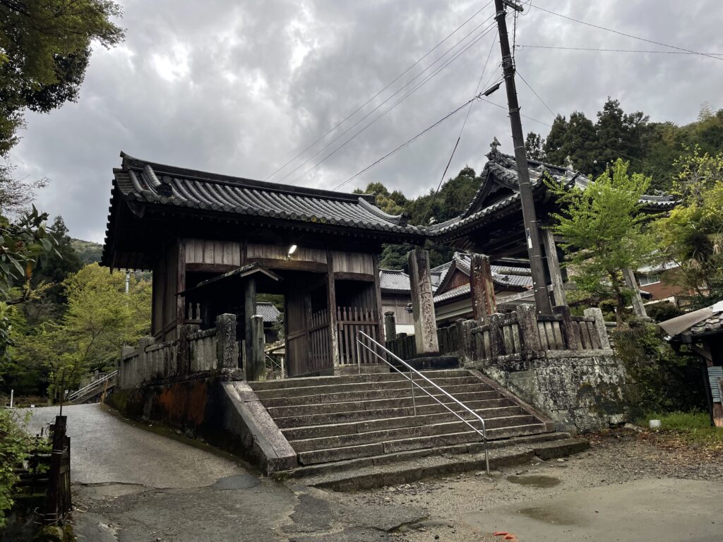 藤井寺の山門