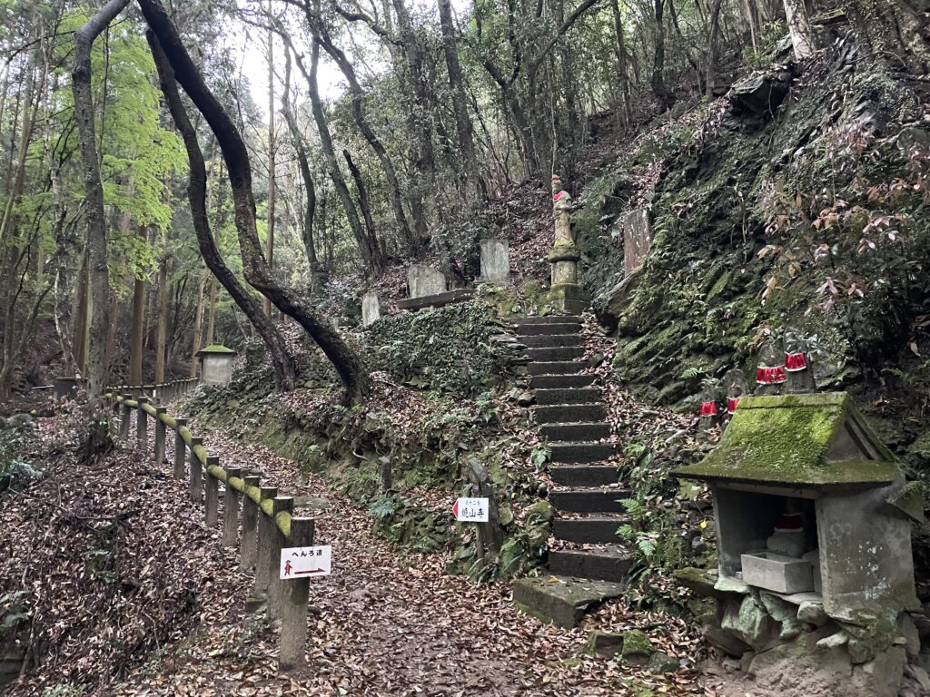 藤井寺ミニ八十八箇所と焼山寺道の分岐