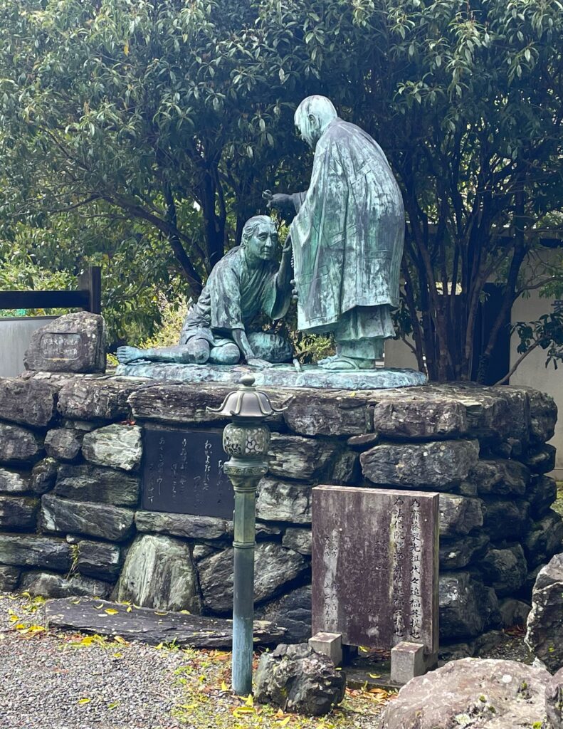 弘法大師と衛門三郎の像