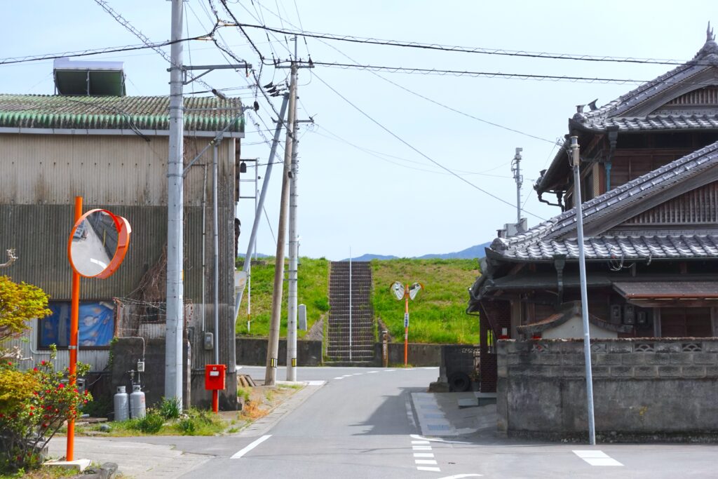 吉野川の堤防が見えてきた