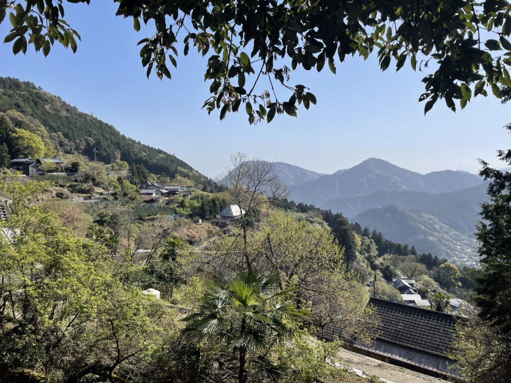 集落に出ると一気に視界が開ける