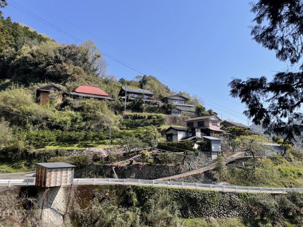 急斜面に建つ家々