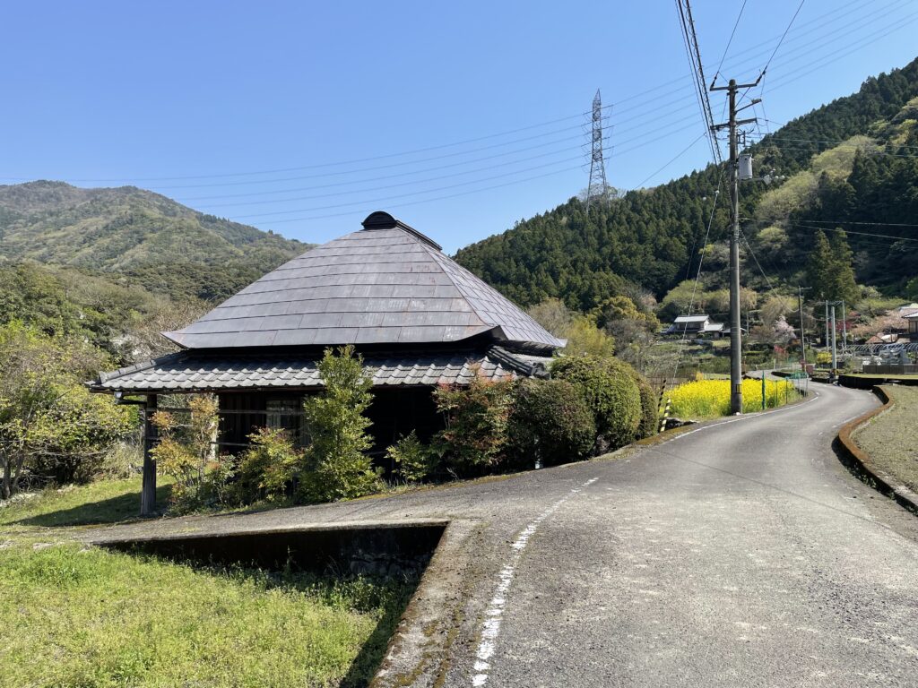 「日本昔ばなし」を思い出す里山の風景