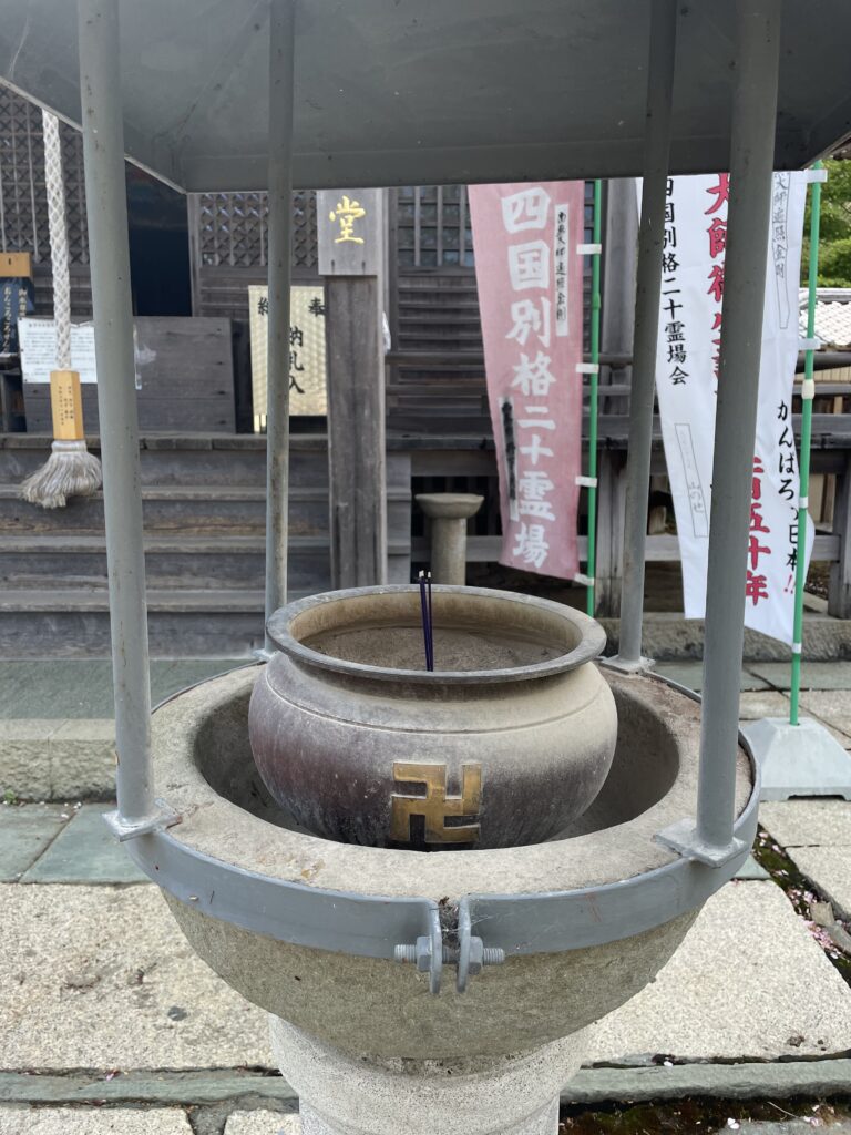 香炉に立つお線香は自分のものだけ