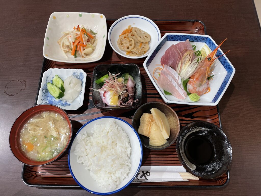 かどや旅館の夕ごはん