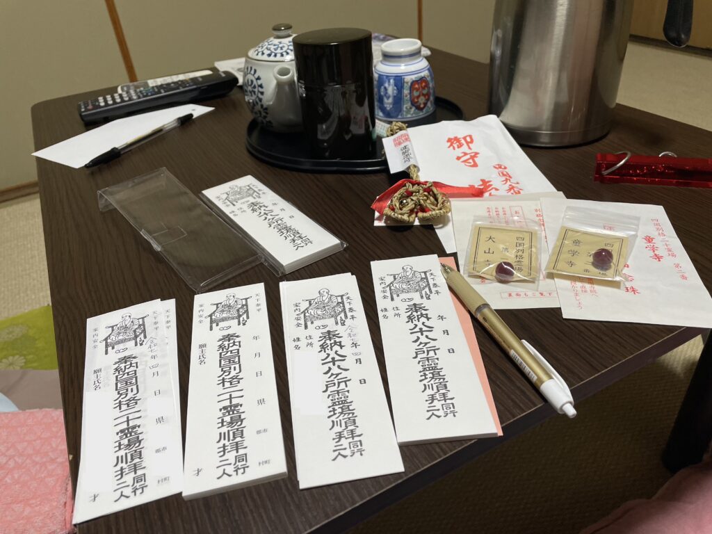 明日の分の納め札を書く