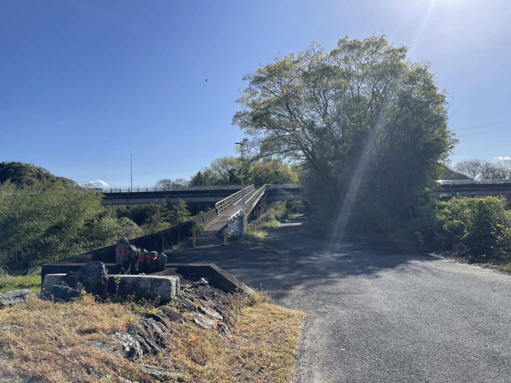 一の宮橋に上るスロープ