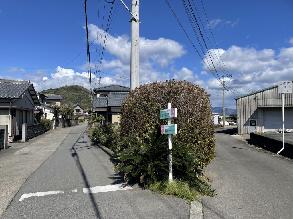 住宅地内の案内看板