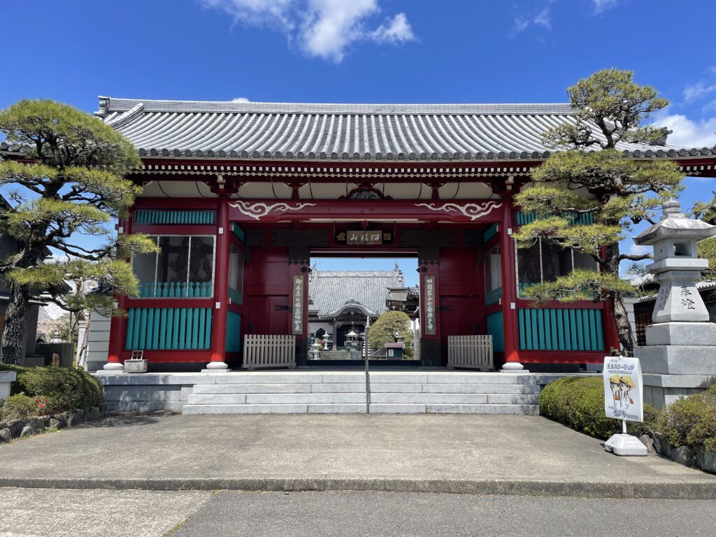 17番札所・井戸寺の山門