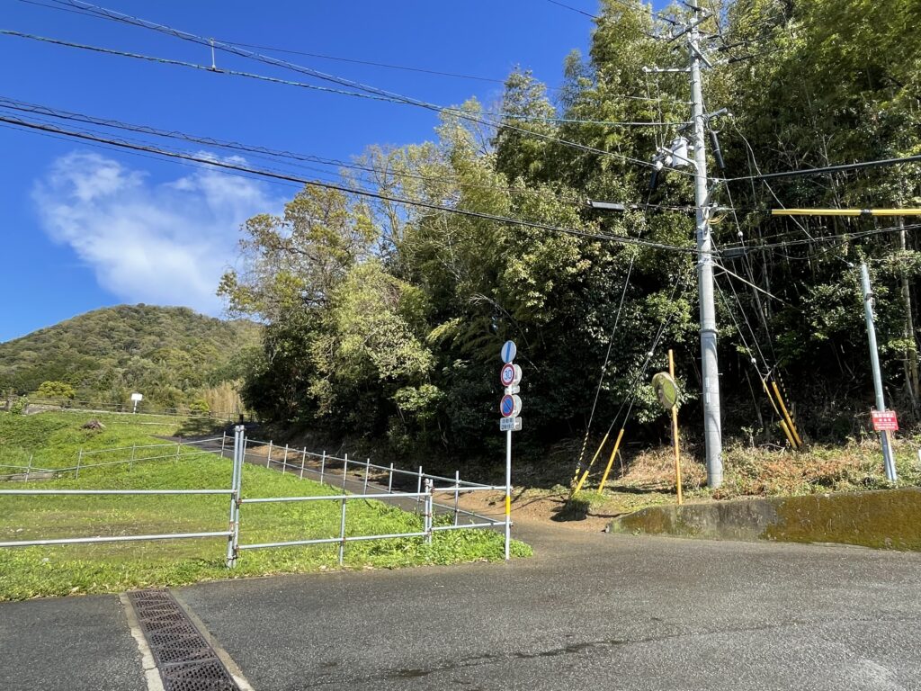 地蔵院池への上り口