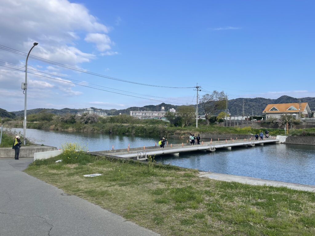 潜水橋「晒屋橋」