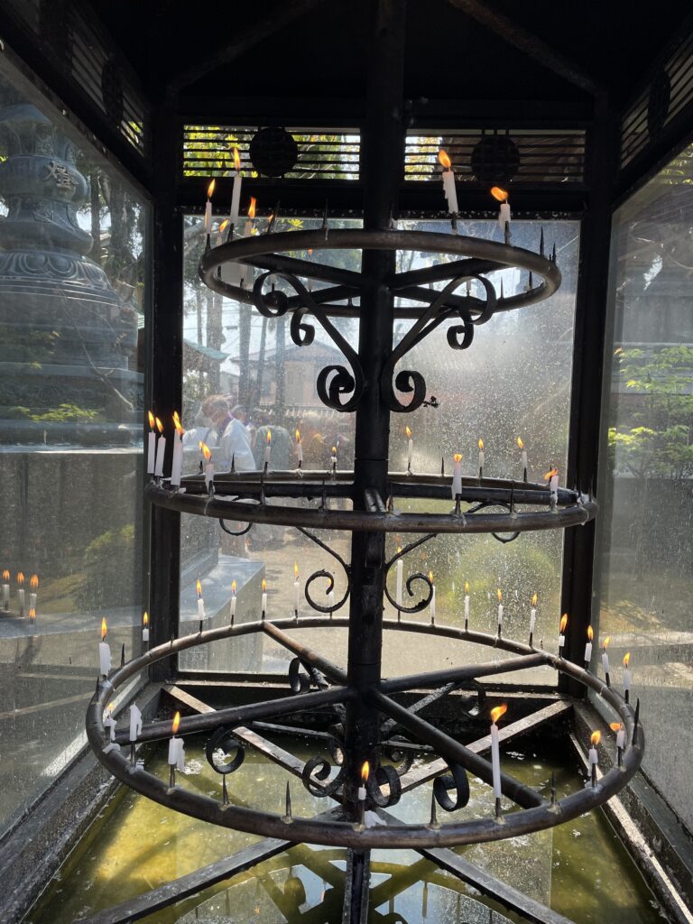 たくさんの燈明