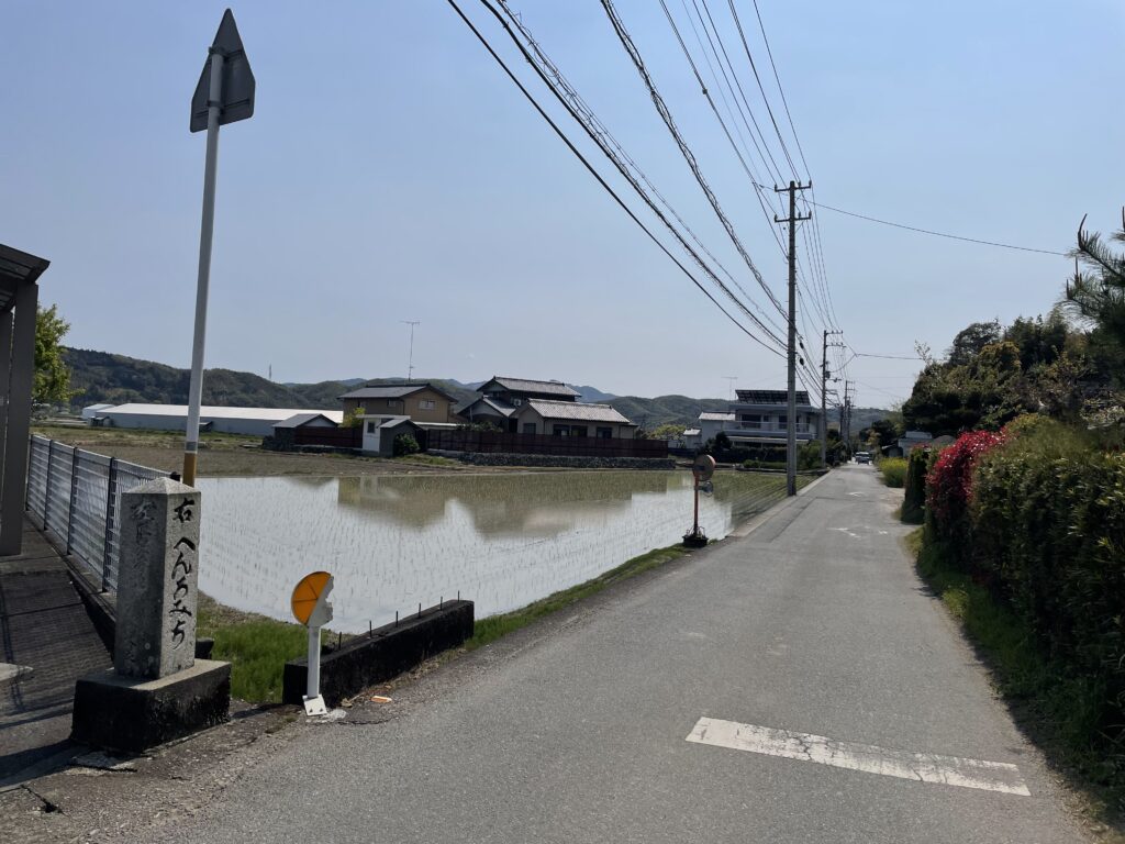 県道とへんろ石