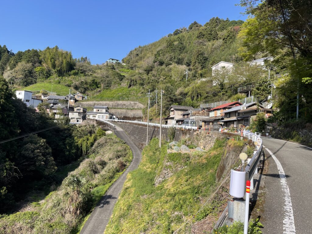 坂だらけの坂本の集落