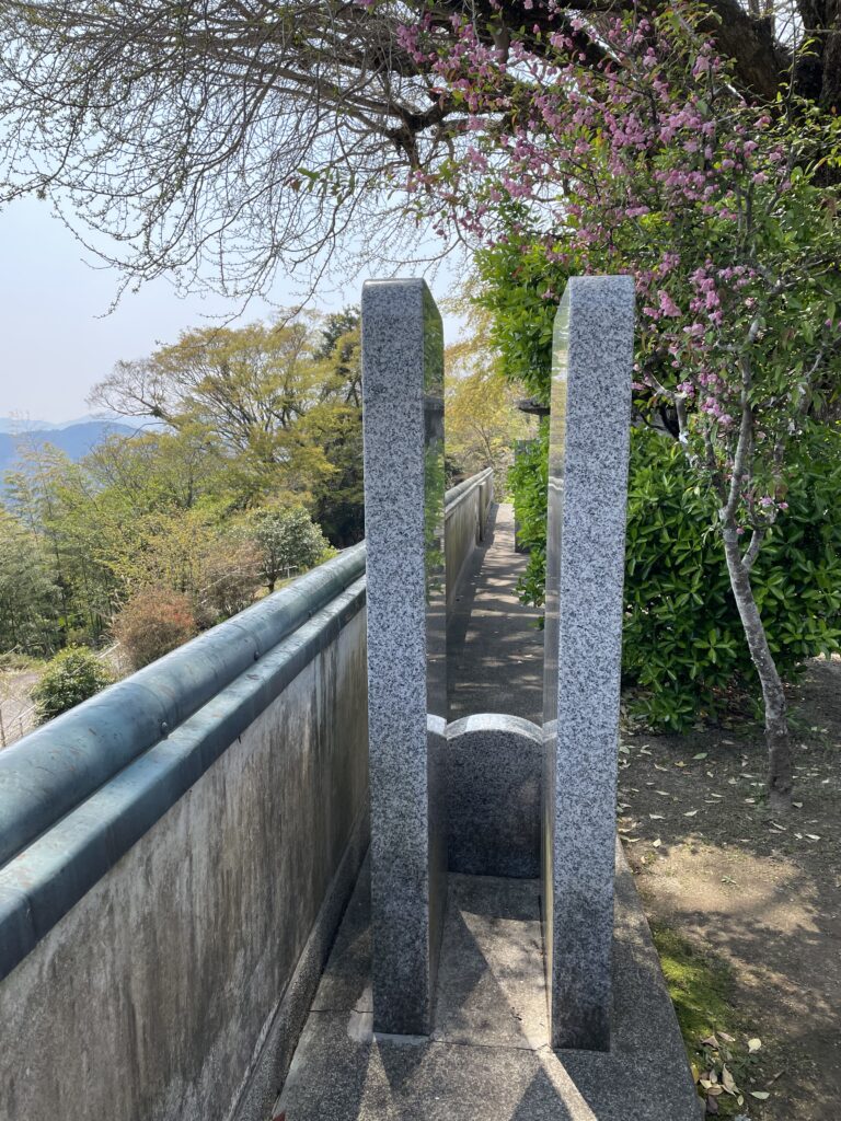 穴禅定の体験場（正面から）