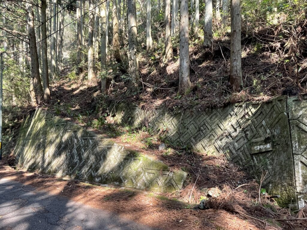 荒れた様子の「上勝町いやしのみち」