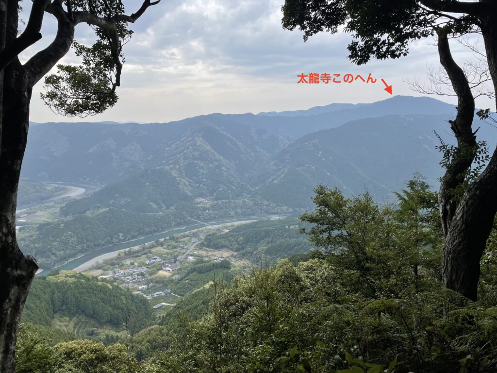 鶴林寺道から見える太龍寺
