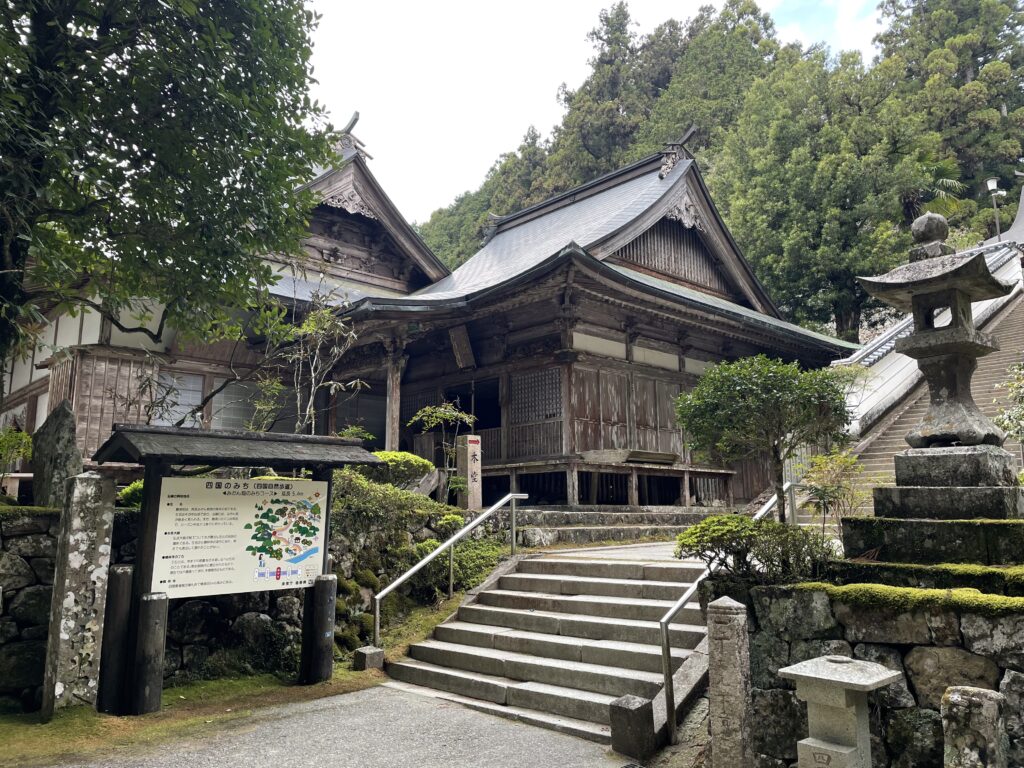 本堂に登る階段