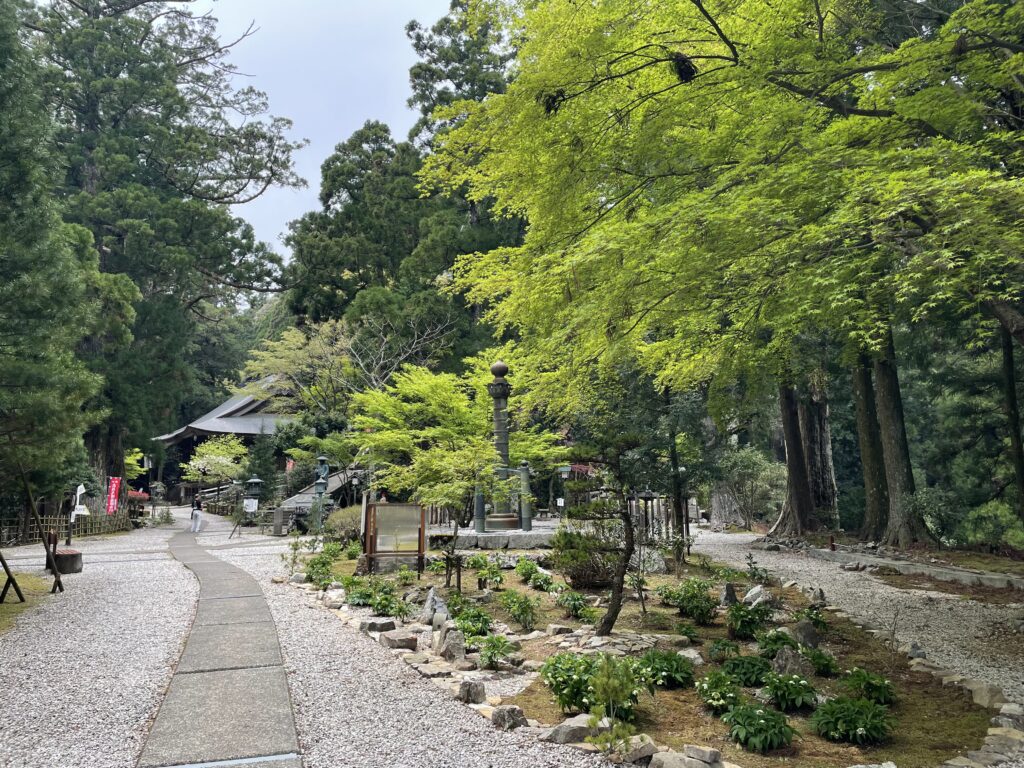 鐘楼門を上がったところ