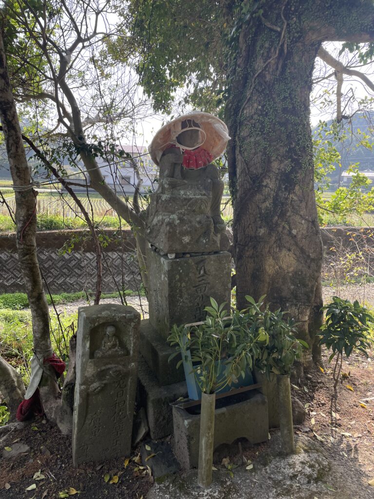 菅笠を被ったお地蔵さま