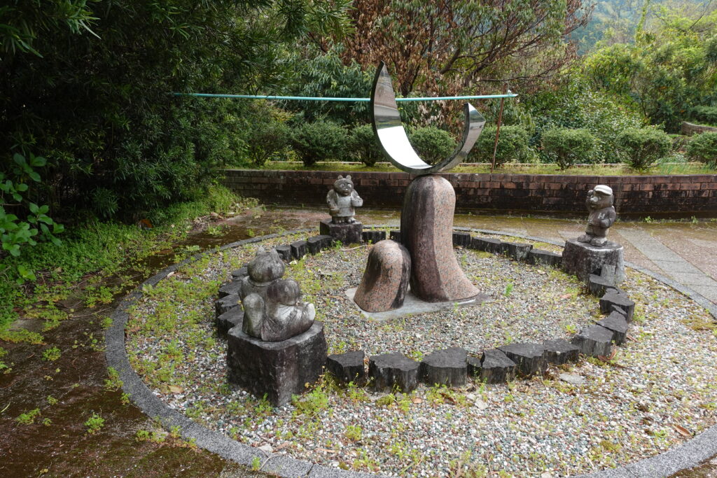 広場のオブジェ