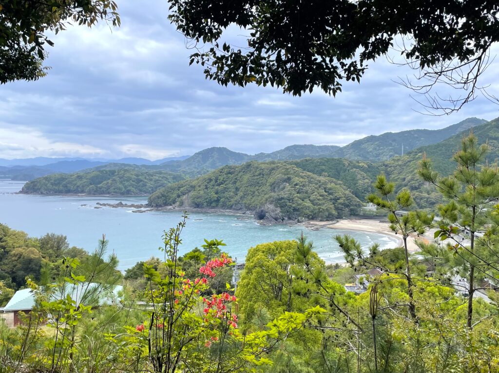 大坂峠(八坂八浜へんろ道)から見る内妻海岸