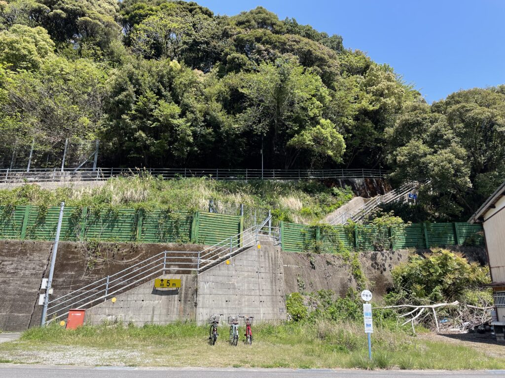 津波避難所の階段