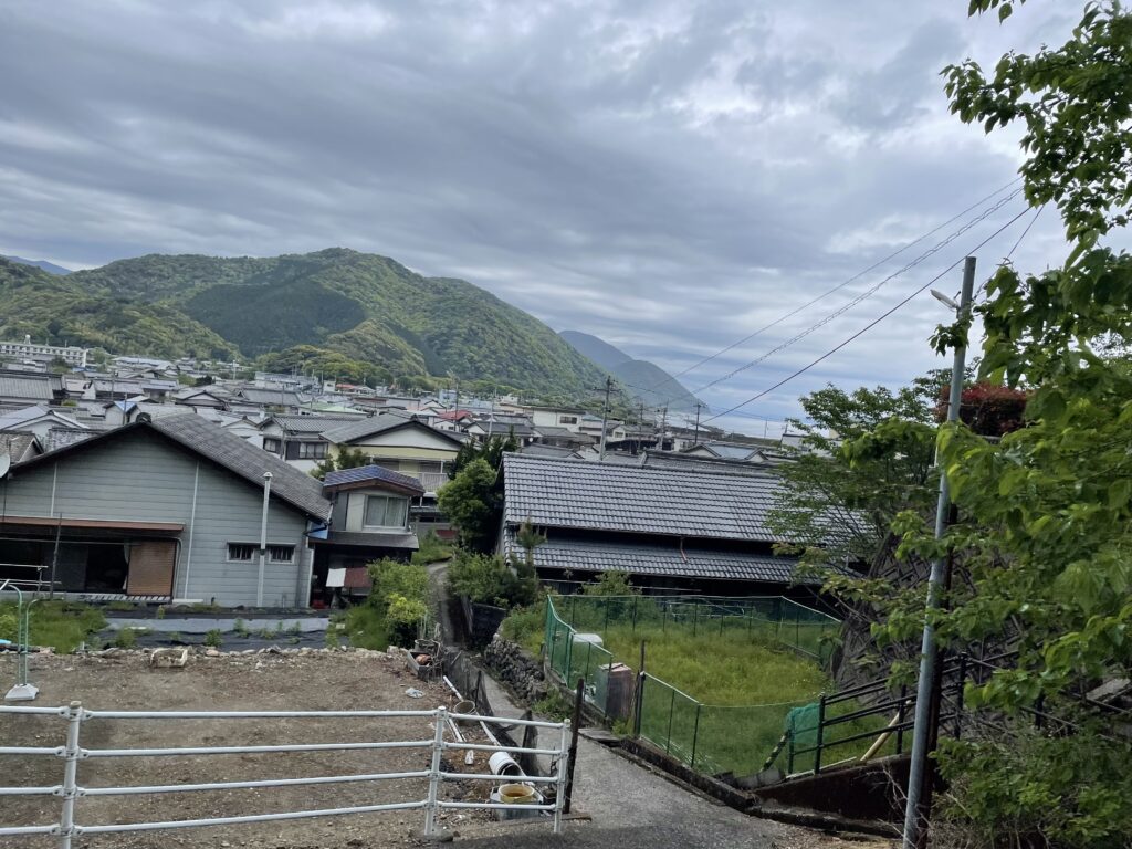 佐喜浜の町を見下ろす
