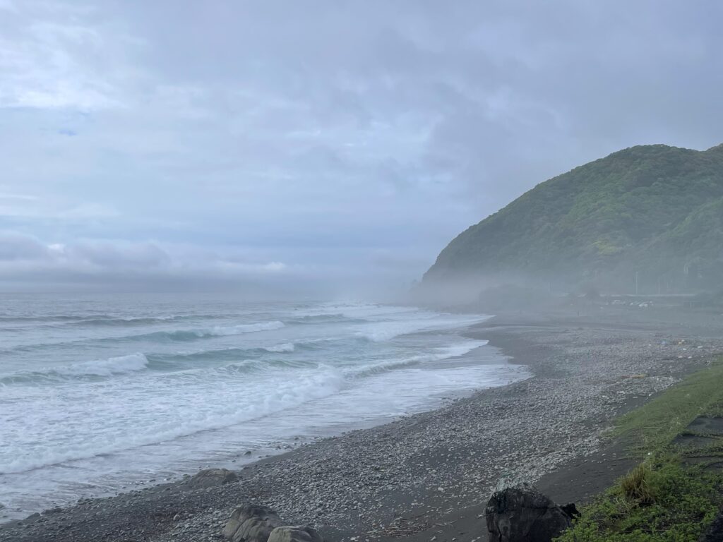 海面にかかる靄