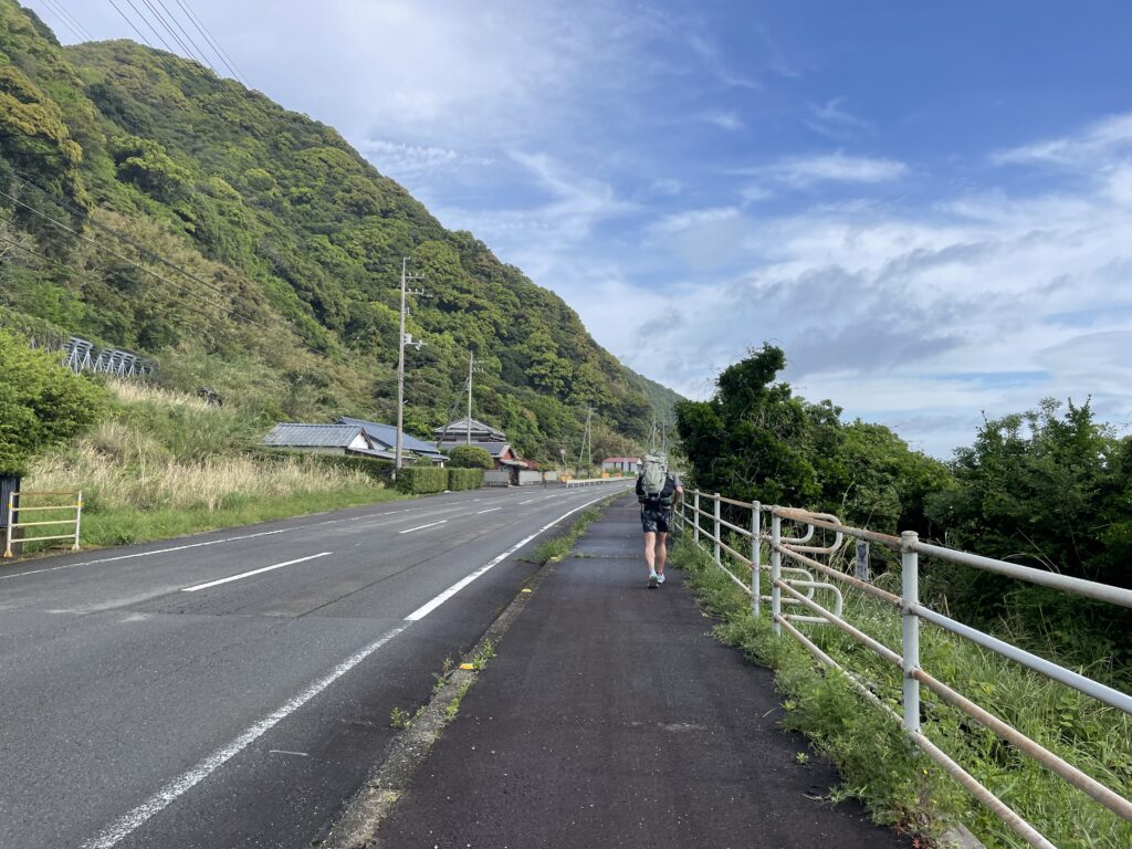 外国お遍路さんとすれ違う