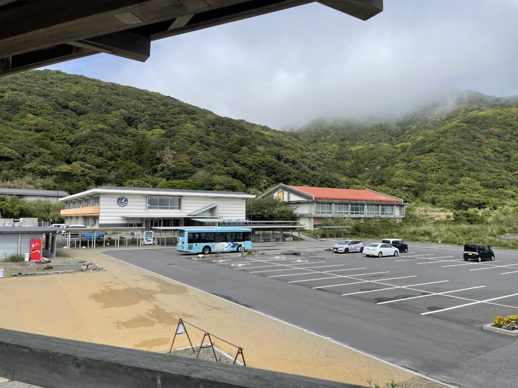 へんろ小屋からジオパークセンターを見下ろす