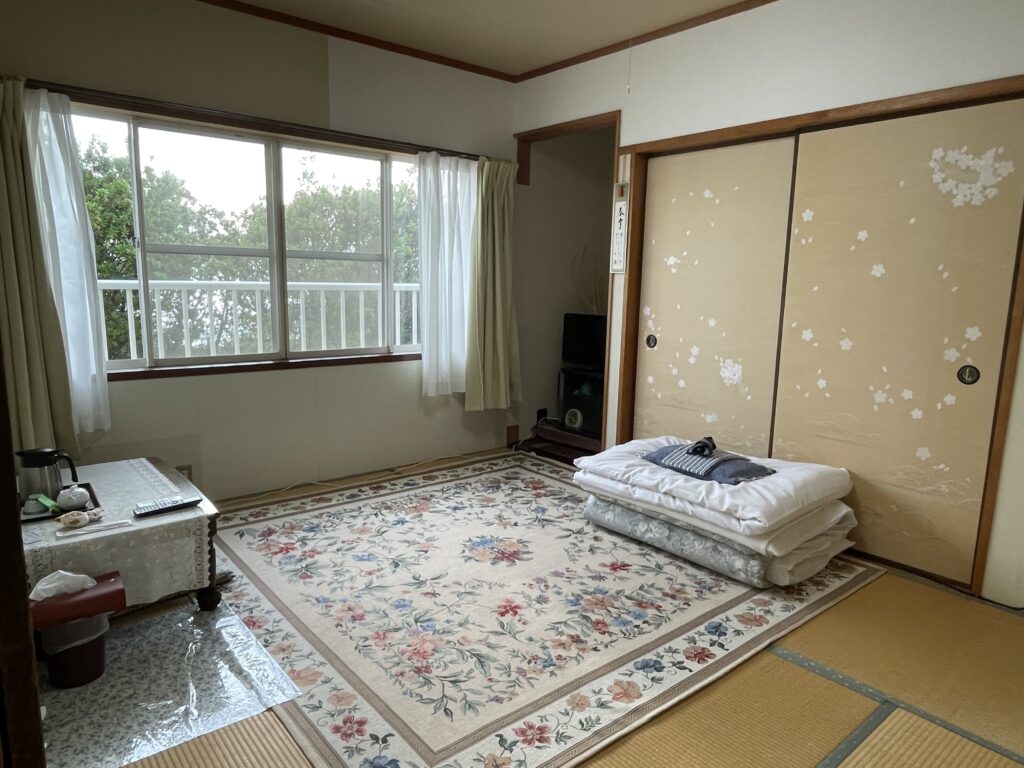 東の間
