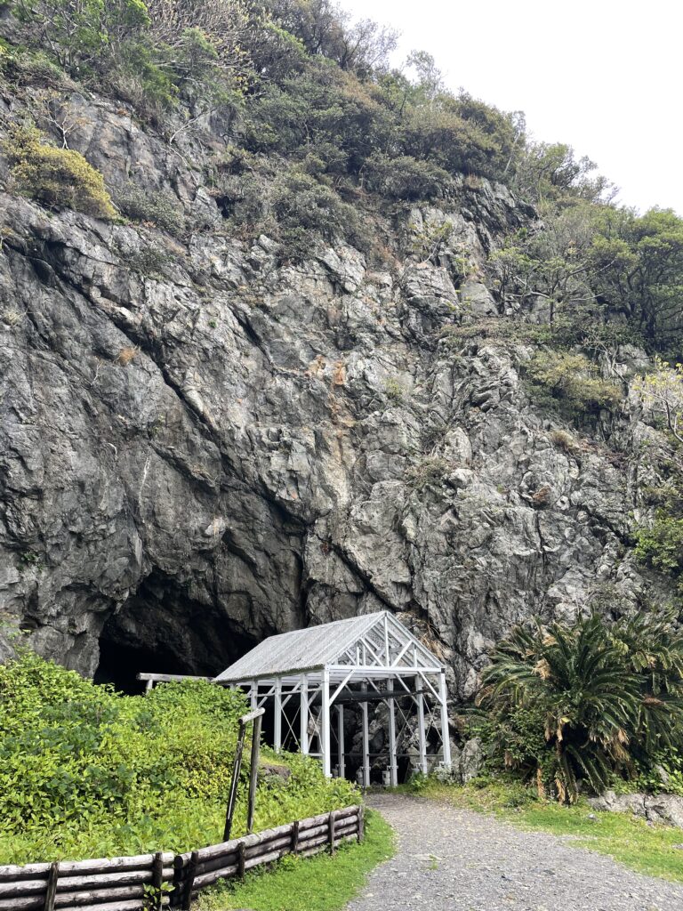 神明窟入口