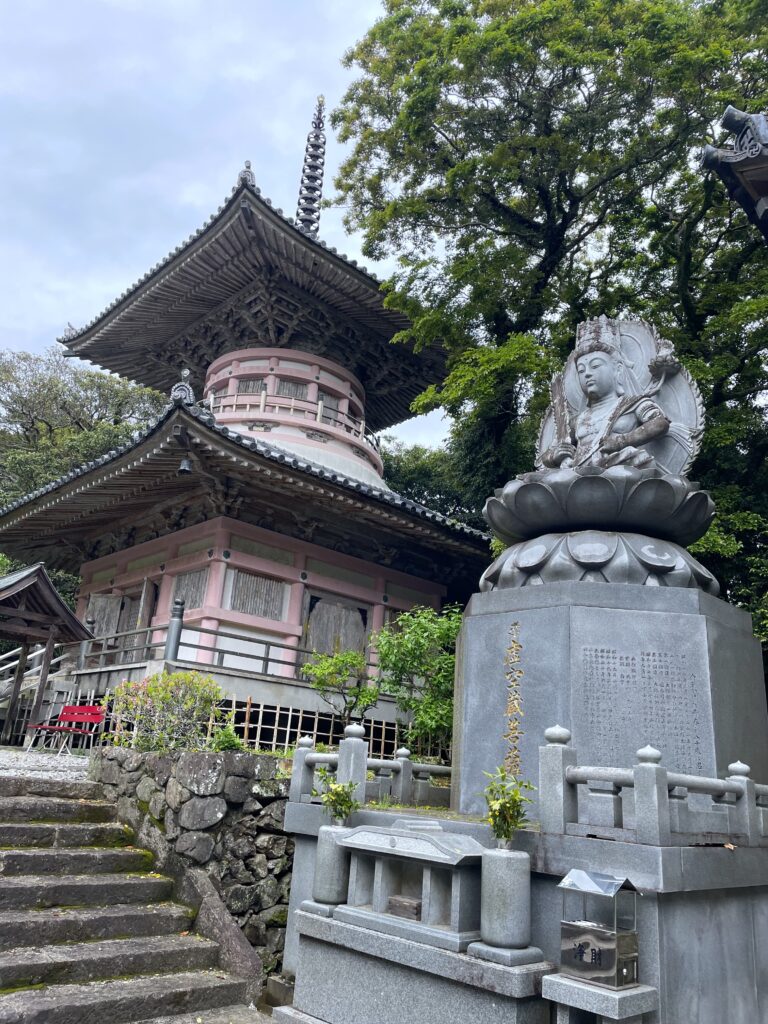 多宝塔と虚空蔵菩薩像