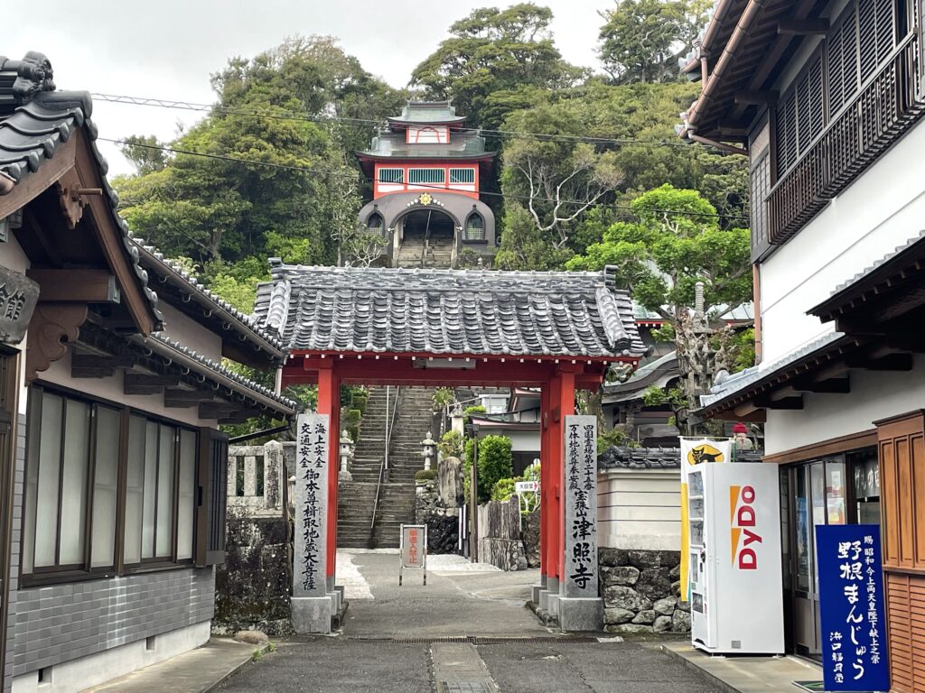 第25番札所・津照寺山門