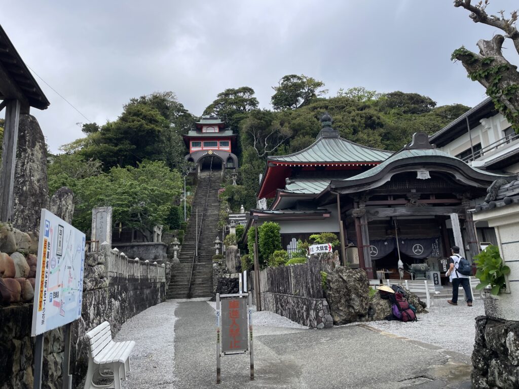 山門を入ったところ